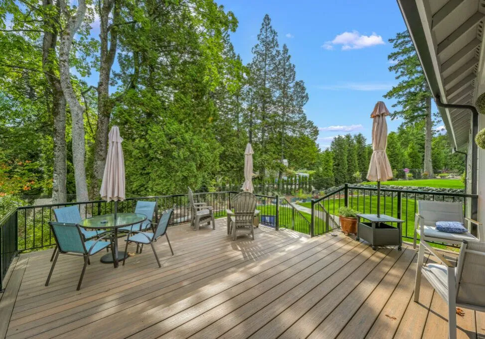 Enhancing Outdoor Living: Choosing the Right Decking Contractor in Bellingham